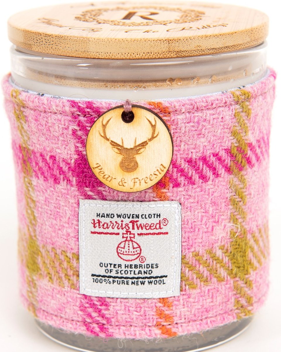 🍐🌸 Embrace cosy vibes with our exquisite Pear and Freesia candle! 🍂🕯️ Housed in a charming pink Harris Tweed sleeve, it's the perfect companion for cosy evenings.  ✨ #harristweedcandles #harristweed #tweed #pearandfreesia