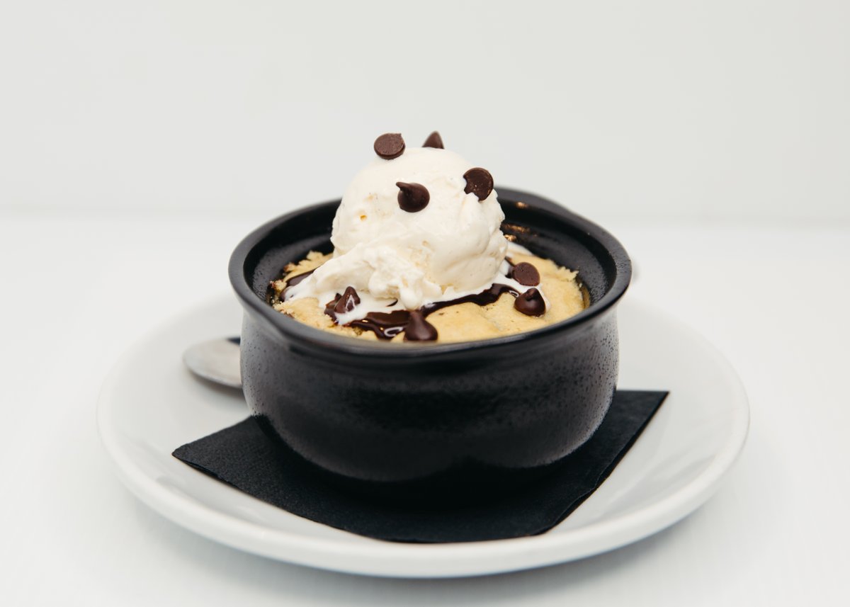 This is your official reminder that tomorrow is #NationalChocolateChipDay and lucky for you Red Door has the perfect  (and most delicious) way to celebrate 🍪

#GetInHere to try our Chocolate Chip Cookie Bake 😍