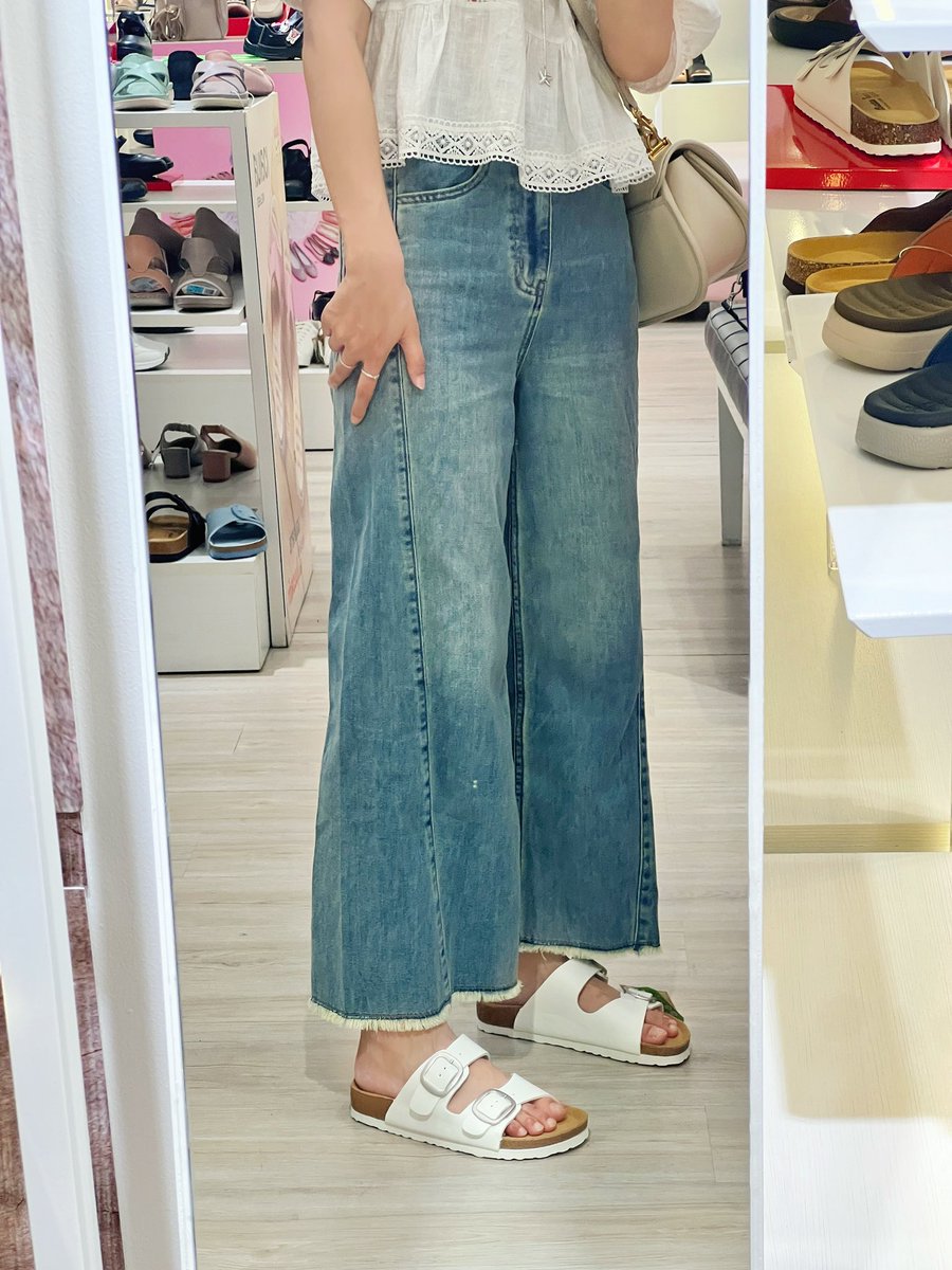 omggg it’s so pretty🥹
not me, it’s Bata shoes😝
come and grab your everyday Bata outfit😎

 #BataXZeeNunew
#Bata #BataThailand #SurprisinglyBata #StylewithComfort #BataLovers