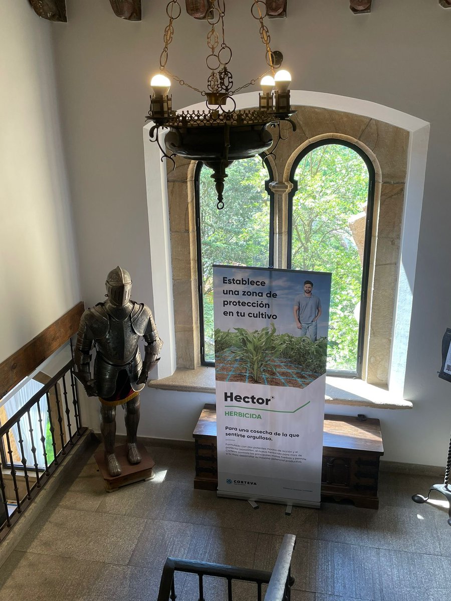 📸Nuestros equipos de protección de cultivos y semillas estuvieron en Benavente, Zamora📍impartiendo un curso de identificación y gestión de #malashierbas de primavera-verano junto a la @ETSEAFIV_UdL @UdL_info ¡Teoría y práctica 🔝 para agricultores y distribuidores de la zona!