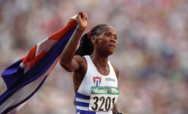 #Cuba rumbo a #Paris2024 Tres años después de que las quemaduras sufridas en un accidente doméstico le colocaran al borde de la muerte, Ana Fidelia Quirós se llevó el subtítulo olímpico de los 800 m en Atlanta 1996. ¡Una de sus muchas hazañas! #CubaInspira