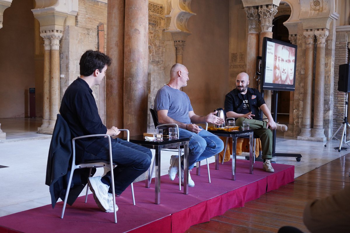 ¡Comienza #ConversacionesenlaAljafería! 🔛 El director de orquesta @AsierPuga, el músico @KaseO_real y el maestro coctelero Borja Insa dialogan sobre cultura y creatividad en un entorno privilegiado. 

Te esperamos 🙂