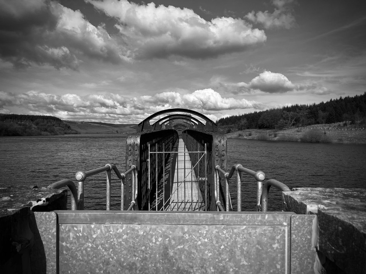 At the Reservoir 

#badger #bw #bnw #bnwphotography #bnwphoto #blackandwhitephotography #blackandwhitephotos #blacknwhite #bnw_photo #photooftheday #picoftheday #reservoir #lake #architecture #architecturephotography