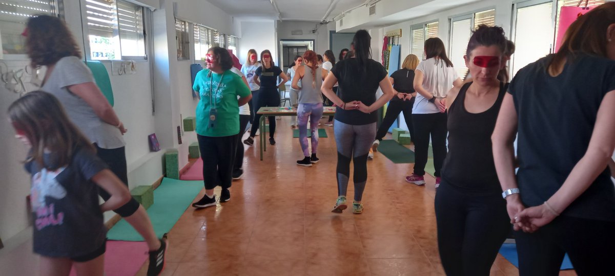 MoralOtilia's tweet image. Dentro de las JORNADAS DE ED. INFANTIL: AVANZADO EN POSITIVO! actividad de ámbito @cepcordoba primera sesion de TALLERES, uno de Inteligencia Artificial (IA) a cargo de Elena Ortega  y Esperanza Zamorano y otro de YOGA para los más pequeños con Mayte Ruiz. Disfrutando!