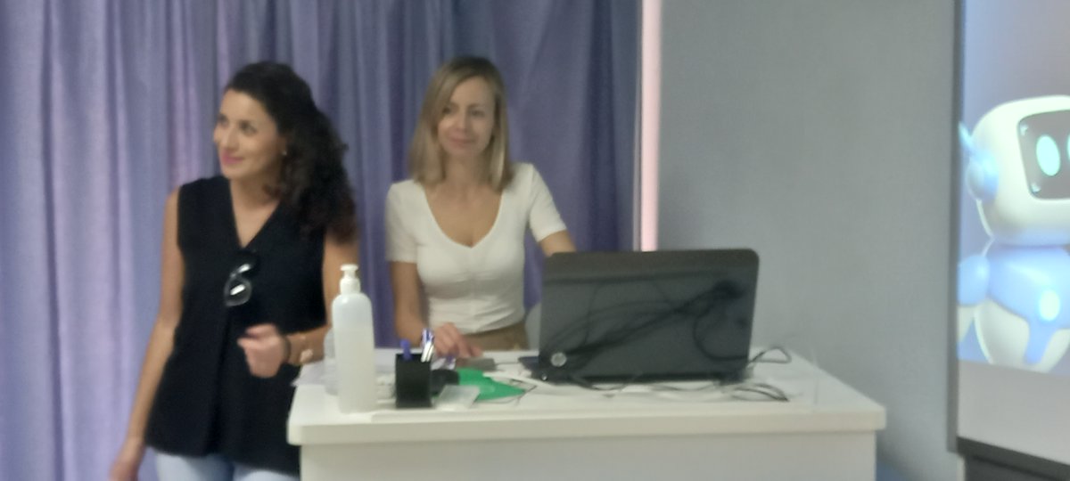 MoralOtilia's tweet image. Dentro de las JORNADAS DE ED. INFANTIL: AVANZADO EN POSITIVO! actividad de ámbito @cepcordoba primera sesion de TALLERES, uno de Inteligencia Artificial (IA) a cargo de Elena Ortega  y Esperanza Zamorano y otro de YOGA para los más pequeños con Mayte Ruiz. Disfrutando!