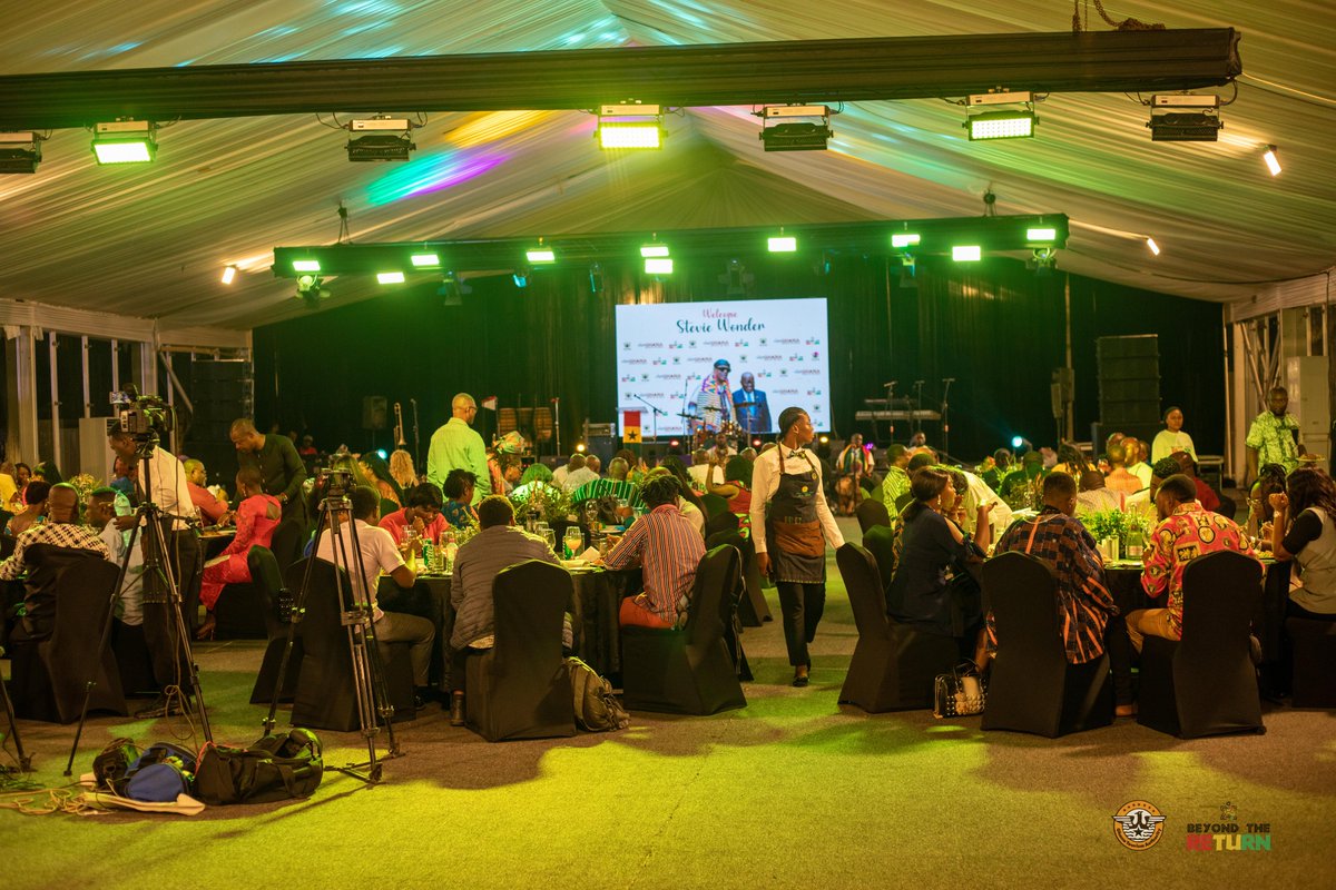 Stevie Wonder celebrated his 74th birthday in grand style the Ghanaian way last night with an awesome dinner party at the Labadi Beach Hotel. @labadibeachhotel @steviewonderoficial . . #VisitGhanaNow #destinationGhana #GhanaIsHome #StevieWonderInGhana #WelcomeHomeStevie #diaspora