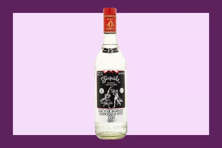 "Clocking in at a punchy 55% ABV (110 proof), this blanco may be on the stronger side, but its aromas are subtle and smooth — think raw agave, white pepper, citrus, and mint."

#Tequilatapatio #tapatio110 #tequila #Laalteñadistillery 

foodandwine.com/tequilas-for-p…