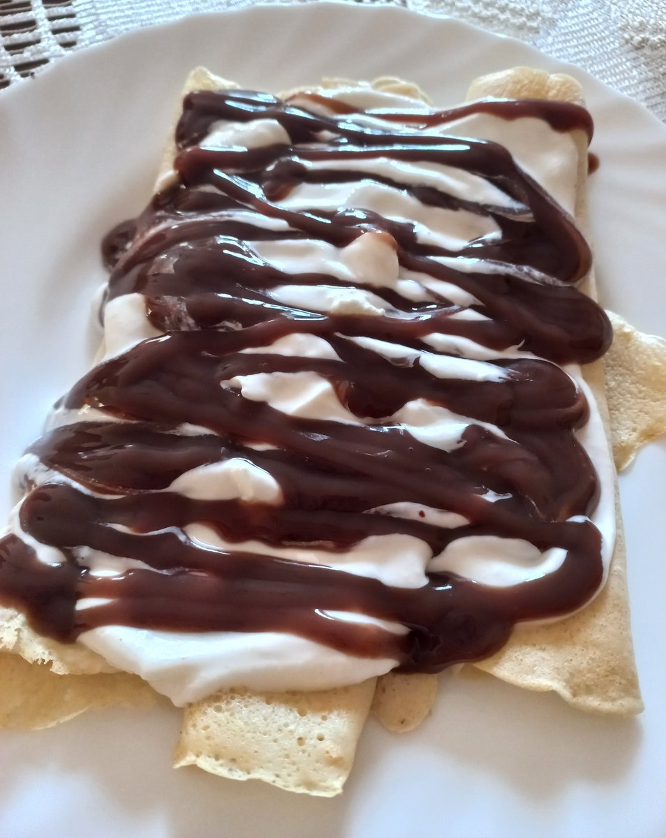 My totally non esthetic crepes but turbo macro friendly 😋 250 cal and 31g of protein 💪#recoverytwt