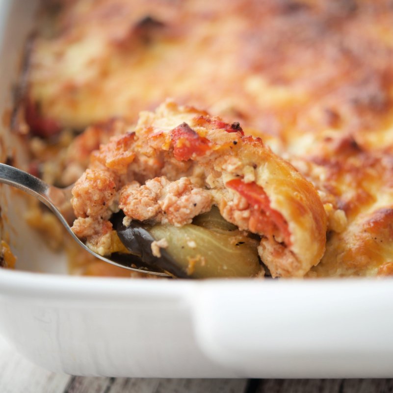This healthier version of Moussaka is made with ground chicken, sweet potatoes and grilled eggplant; then topped with a creamy Bechamel sauce. RECIPE--> carriesexperimentalkitchen.com/healthy-ground… #groundchicken #moussaka