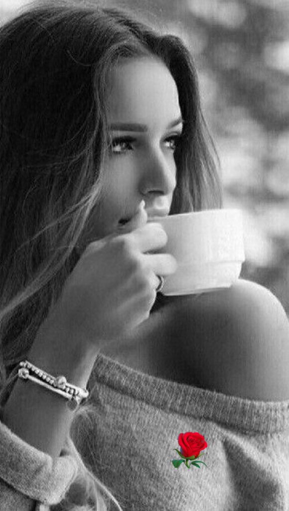 Un día a la vez … A veces triste A veces alegre Y otras pensativa Pero contigo mi fiel compañero, puedo soñar despierta … ❤️☕️❤️ #Za #CoffeeTime