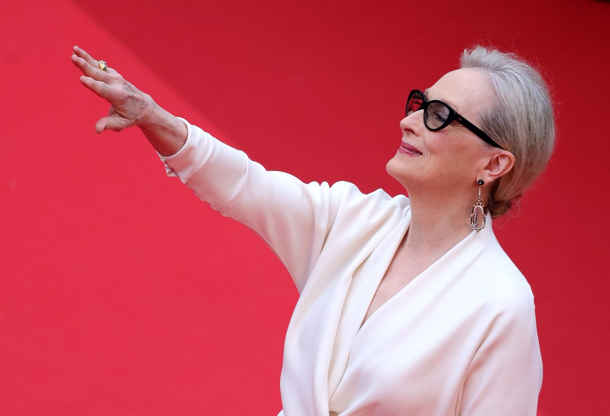 Meryl Streep at the opening night of #Cannes2024. bit.ly/3Km7lGZ