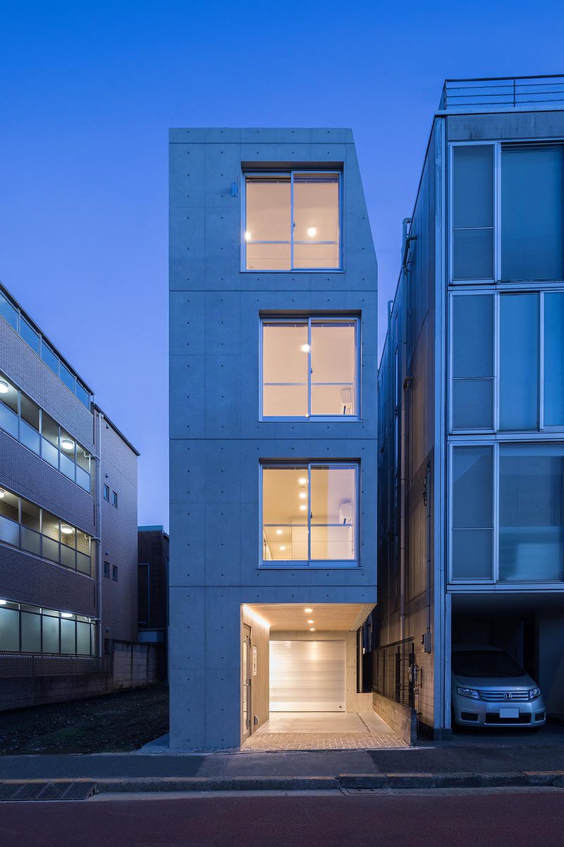 Ryuichi Sasaki Architecture built staircase-linked layered housing in Tokyo: worldarchitecture.org/architecture-n… #architecture