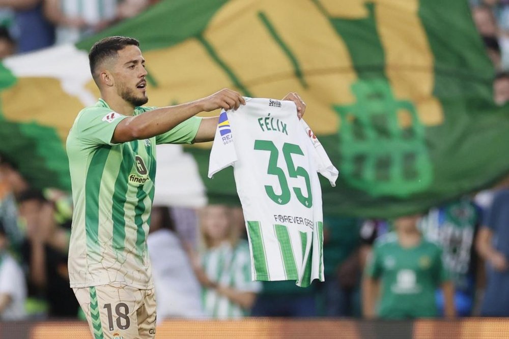 🟢Félix Garreta despierta del coma inducido y reconoce a sus familiares 👇 #RealBetis 
betis.besoccer.com/noticia/felix-…