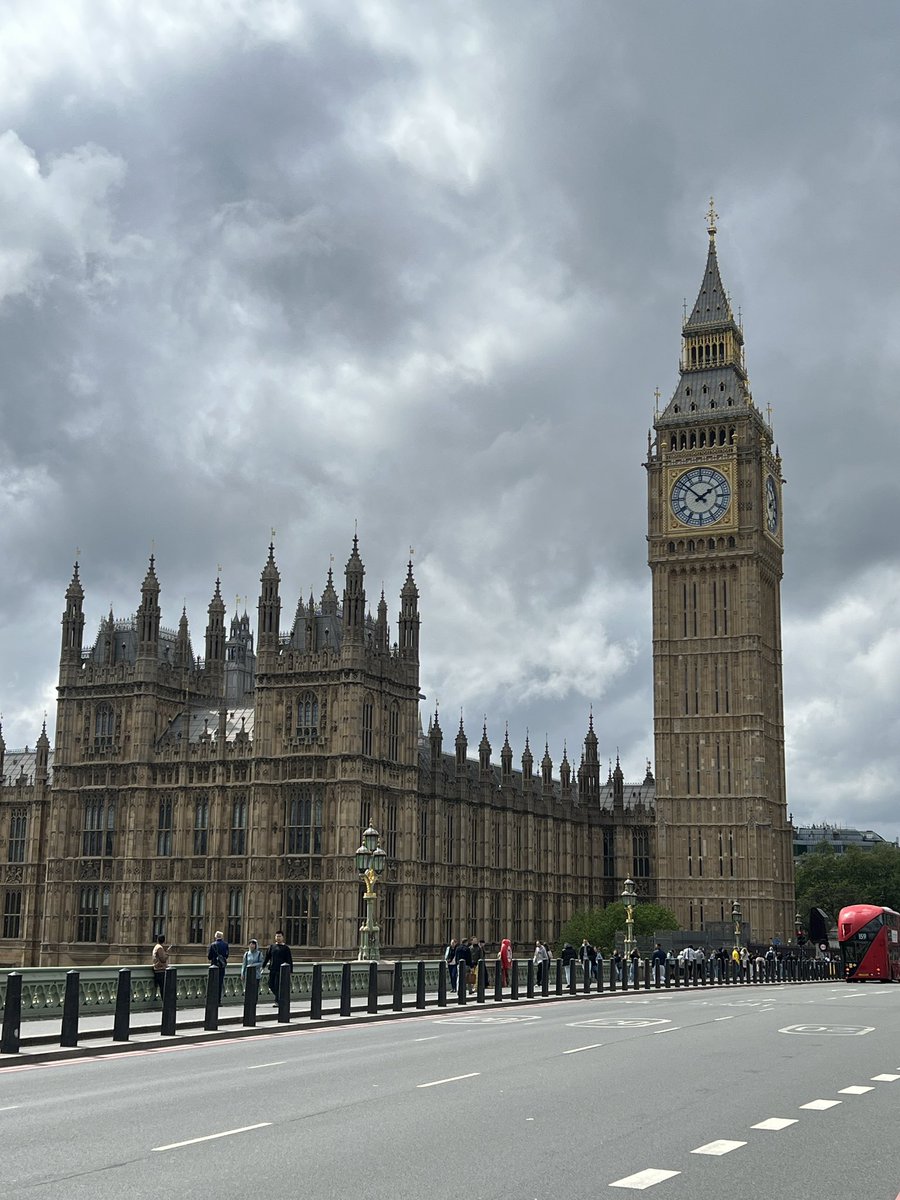 taypadget's tweet photo. Hi London 👋🏻 🇬🇧 https://t.co/fHqoo3Ib8W