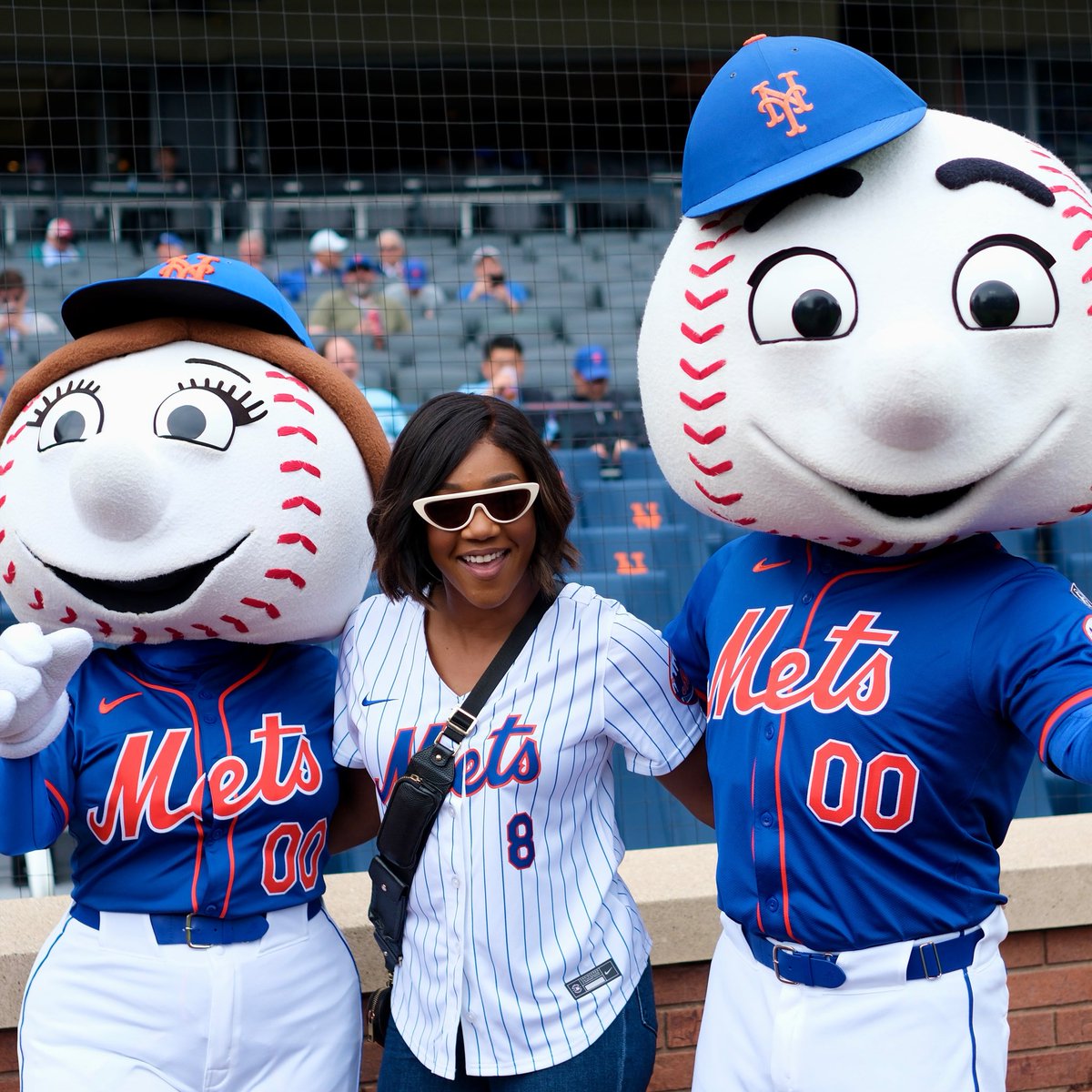 Hanging out with the legendary @TiffanyHaddish before her first pitch! 💯