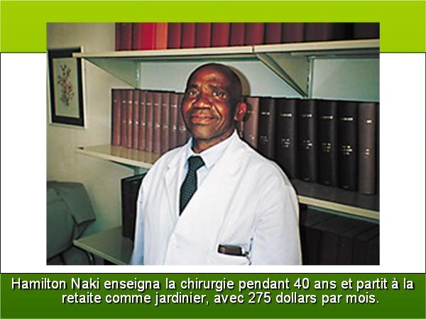 Ο κηπουρός
Στα τέλη του 1967, σε ένα νοσοκομείο της Νότιας Αφρικής, ο Κρίστιαν Μπάρναρντ μεταμόσχευσε για πρώτη φορά μια ανθρώπινη καρδιά, κι έγινε ο διασημότερος γιατρός του κόσμου.
Σε μια φωτογραφία εμφανίστηκε ένας μαύρος ανάμεσα στους βοηθούς του.