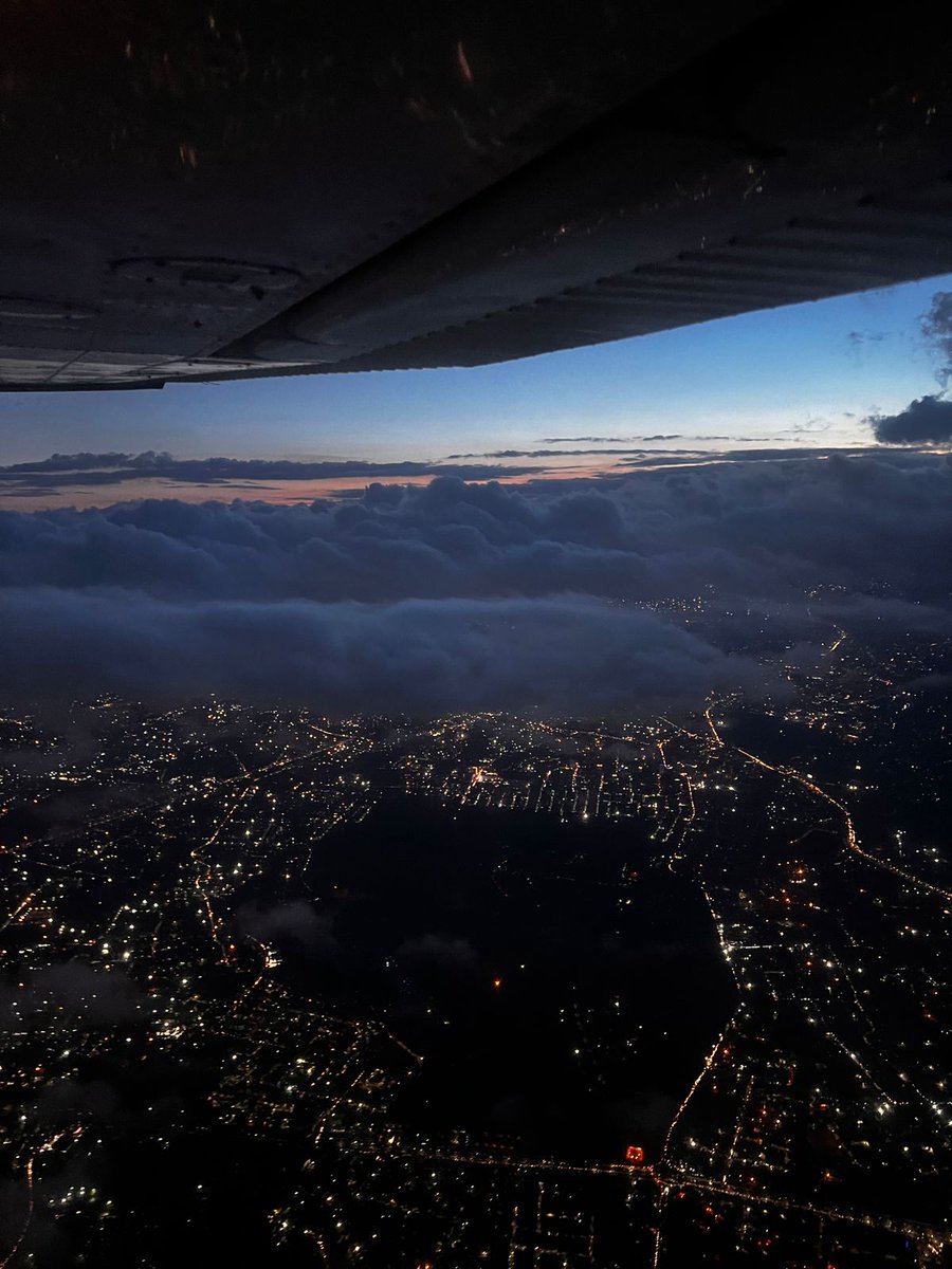 ProactiveFlight's tweet image. Peering through the window of a C172 and with view of HKNA, Nairobi's night skyline paints a mesmerizing tapestry against the dark canvas of the sky. #NairobiNights #AviationAdventures #Proactiveairservices