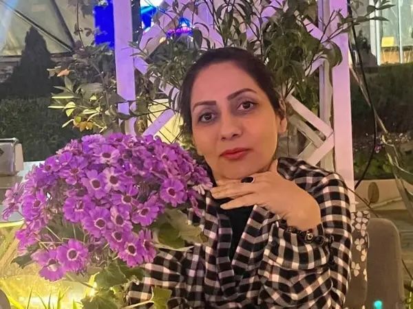 On the 15th day of her hunger strike in #Iran's Evin Prison, labor activist Narges Mansouri’s health is deteriorating. Mansouri, who signed a letter demanding Supreme Leader Ali Khamenei’s resignation, is protesting her 3-year sentence for engaging in free speech. #نرگس_منصوری