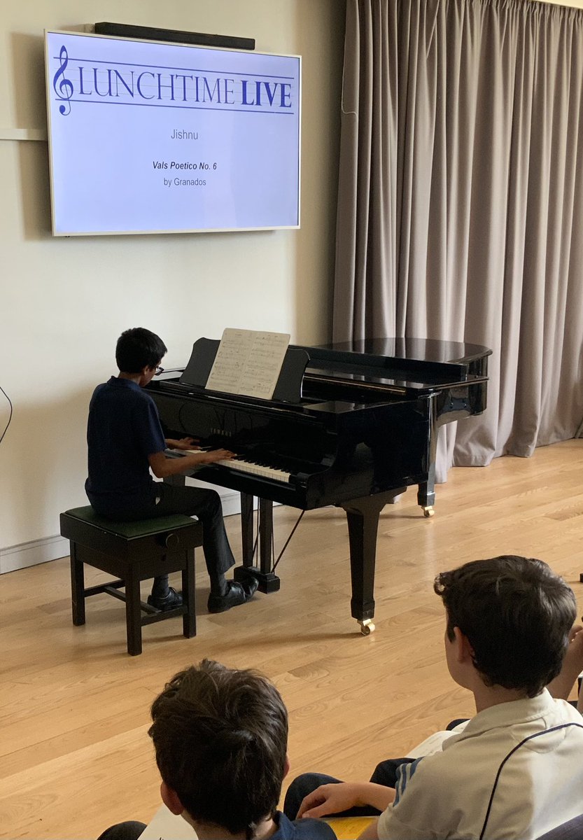 Congratulations to some of our <a href="/LeysMoultonCamb/">Moulton House</a> pupils for their excellent Lunchtime Live concert at @LeysCambridge last week. Bravo!