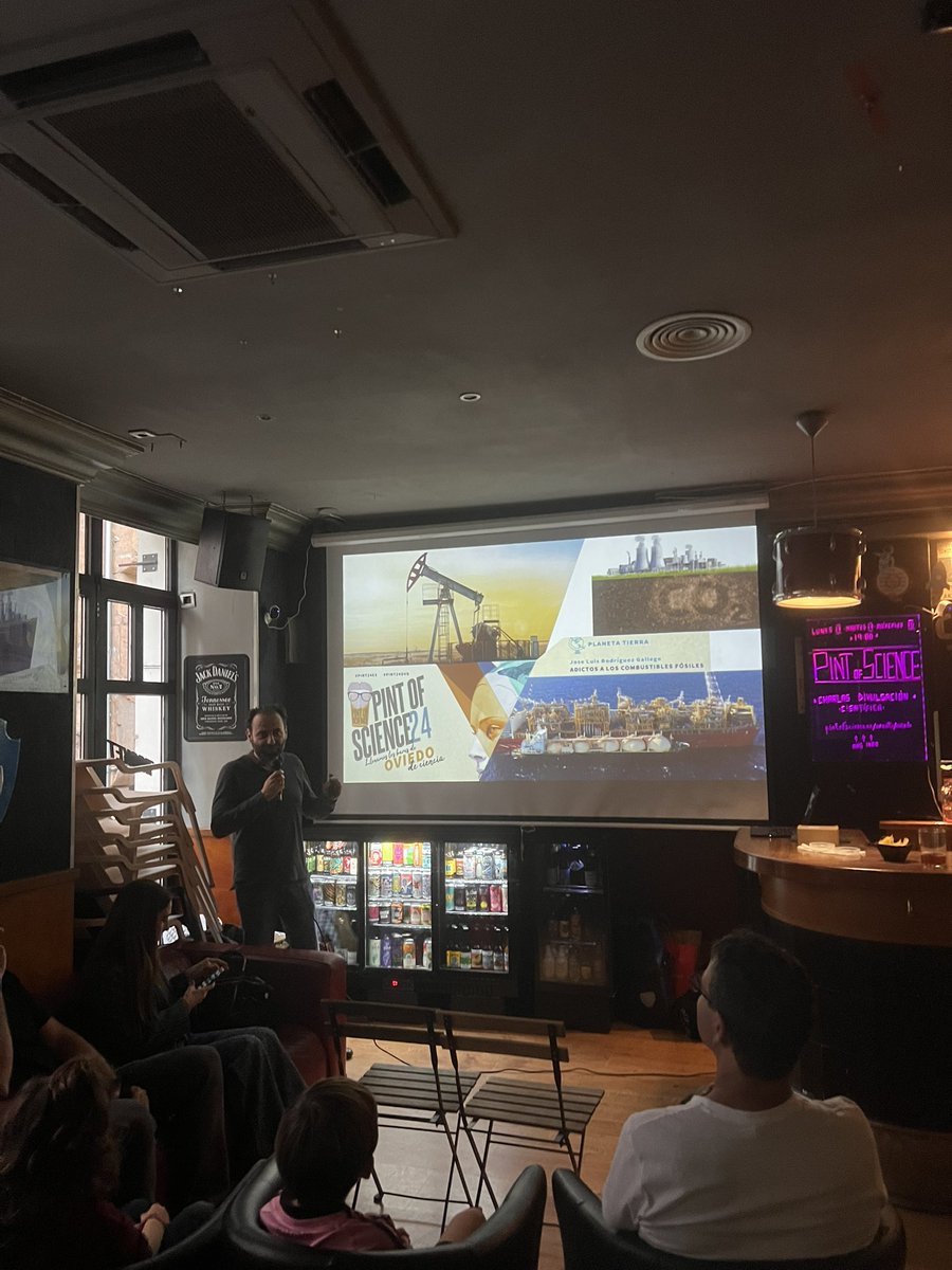 Primera charla del segundo día de <a href="/pintofscienceES/">Pint of Science ES</a> en el <a href="/RocketOviedo/">Rocket Rock Club</a> de Oviedo. 

José Luis Rodríguez Gallego de <a href="/IndurotUniovi/">Indurot</a> <a href="/uniovi_info/">Universidad Oviedo</a> con su charla “Adictos a los combustibles fósiles”

#PINT24ES #PINT24OVD 

<a href="/cervezaOrdum/">ORDUM</a>