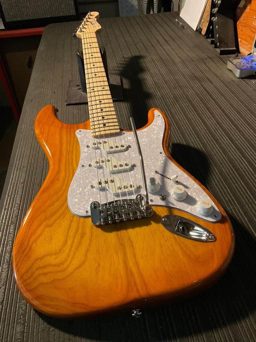 Fullerton Deluxe Comanche in Honeyburst over swamp ash. Built for G&L Premier Dealer @SweetwaterSound. #glguitars #sweetwater