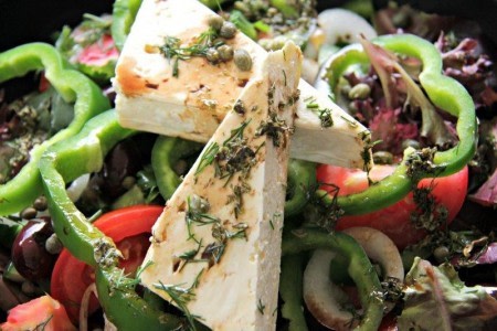 With this salad you'll think you are a taverna in the #greekislands bit.ly/2qwS9jE #recipe