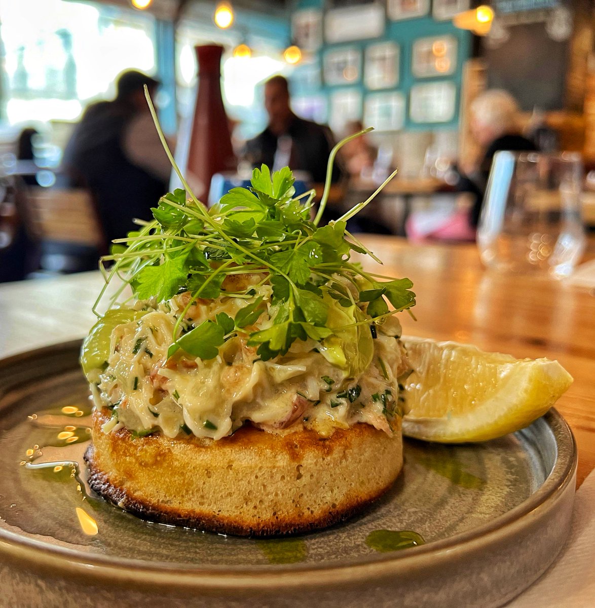 Dorset crab crumpet? We’ve piled crab salad on a toasted crumpet and finished with a fresh herb mayo 🦀 #crab #crumpet #thescallopshell