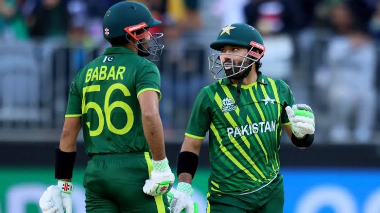 A 139-run partnership between Babar Azam and Mohammad Rizwan sees Pakistan to a comfortable win in the 3rd T20I. 🔥🔥

 The visitors Clinch the series 2-1! 🏆

#BabarAzam𓃵 || #BabarAzam || #IREvPAK || #PakistanCricket