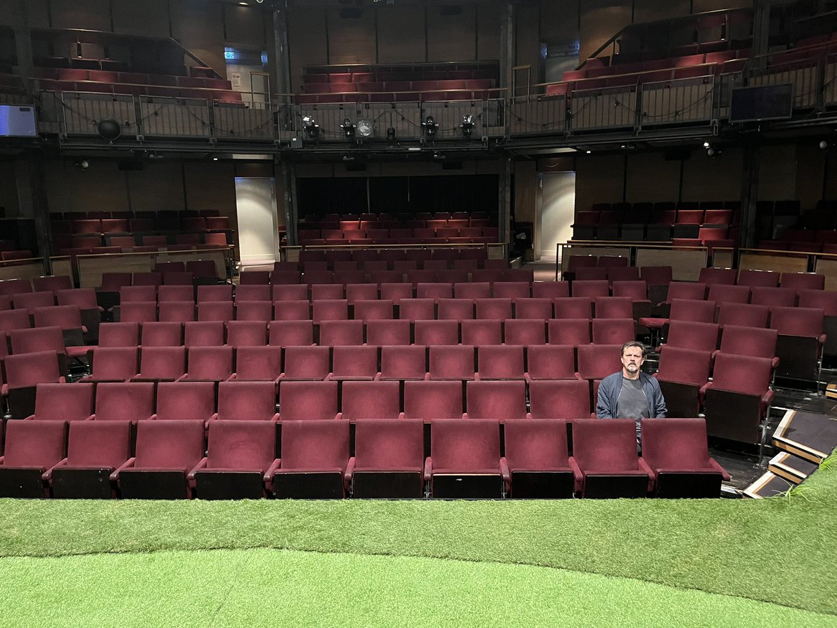 So excited to be attending @TheRSC debut in #LovesLaboursLost of my Struck Off and Die comedy partner @Tonygardner. I got a backstage pass, with exclusive views of his props and merkin, plus the view from his dressing room. And you should’ve seen the delight on his face when he