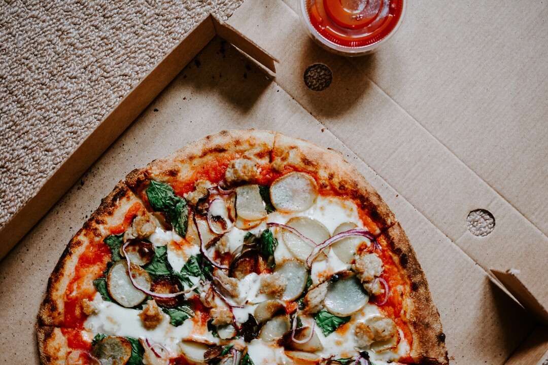 Looking to buy an independent pizza shop? Typically, it's valued at around 35% of annual sales plus inventory. Do your due diligence on accurate bookkeeping, especially with cash transactions common in this industry. 🍕💰 bit.ly/40UO4n1
#BusinessInsights