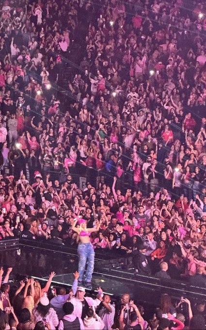 #SOLDOUTMINAJ #GagCityOakland https://t.co/niAoEbGZ0v<a href="/tag/soldoutminaj"class="tags">#SOLDOUTMINAJ</a><a href="/tag/gagcityoakland"class="tags">#GagCityOakland</a>