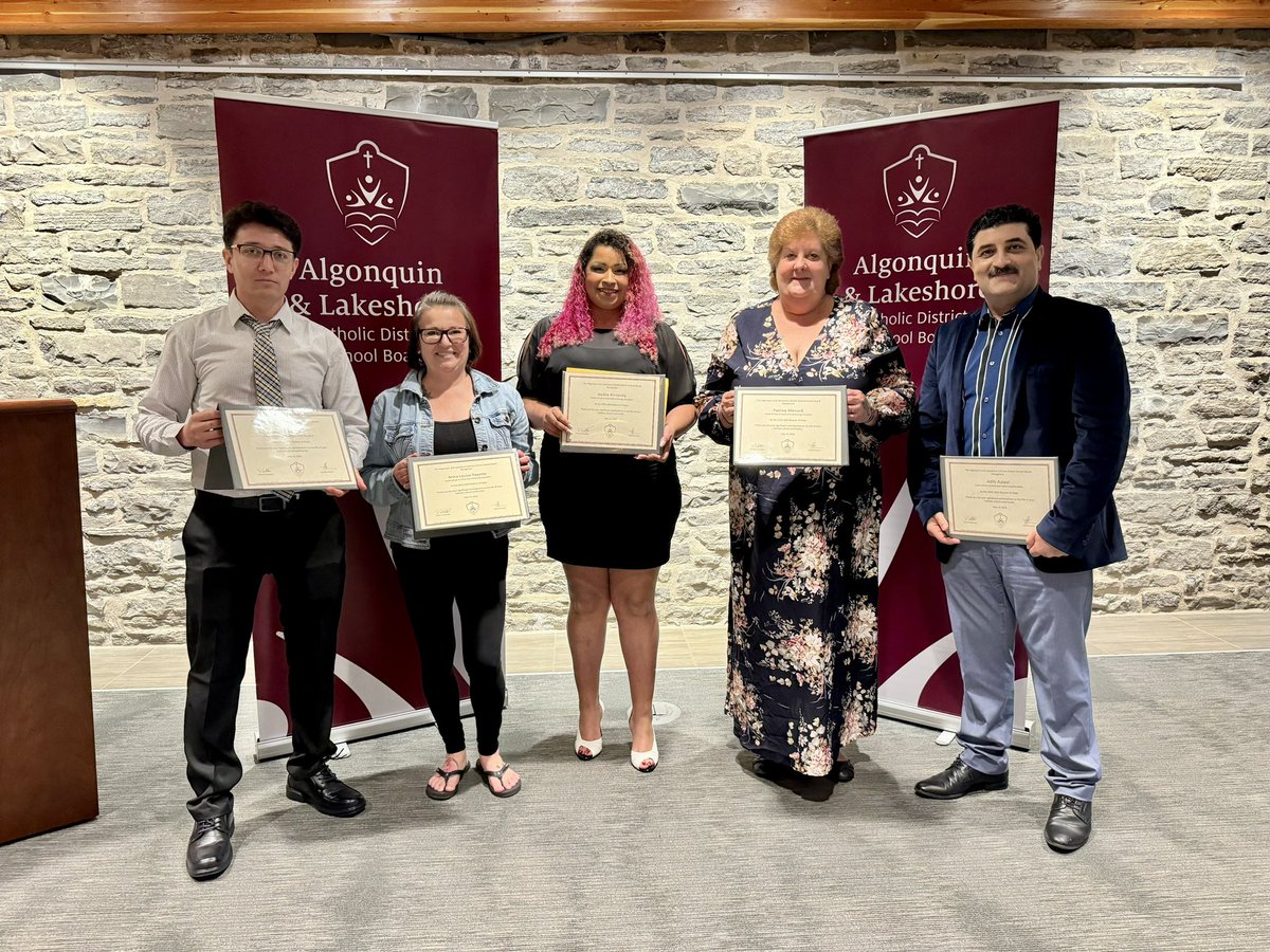 Today we congratulate the Beacons of Hope from @LoyolaAdultEd! The recipients join us in Napanee from the Belleville, Kingston, Trenton and Picton campuses. Thank you Beacons for your involvement with your peers, school & community! #ALCDSBBlessed #ALCDSBMYSP
