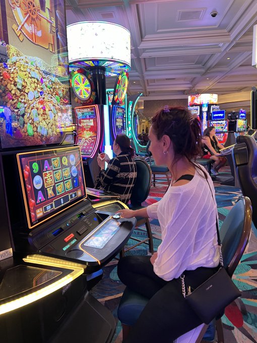 I don&rsquo;t know what&rsquo;s better, gamble in #LasVegas or play $AMC and $GME &hellip;both it is😹😹&hellip;and a spa day in<a href="/tag/lasvegas"class="tags">#LasVegas</a><a href="/tag/bellagio"class="tags"><span>#bellagio</span></a><a href="/tag/memestocks"class="tags"><span>#memestocks</span></a>
