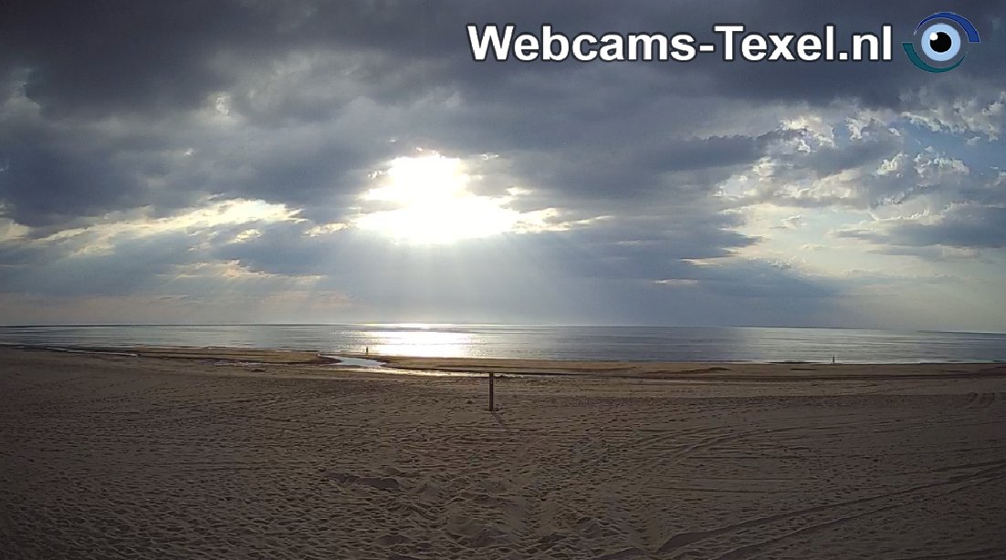 Niets is leuker dan een mooie dag afsluiten met een nieuwe webcam, wederom een stukje strand op Texel in beeld en dit keer bij de  Surfschool Foamball..
Een prachtplekje en een mooie aanvulling op al die mooie webcams die u vind op webcams-texel.nl
Fijne avond