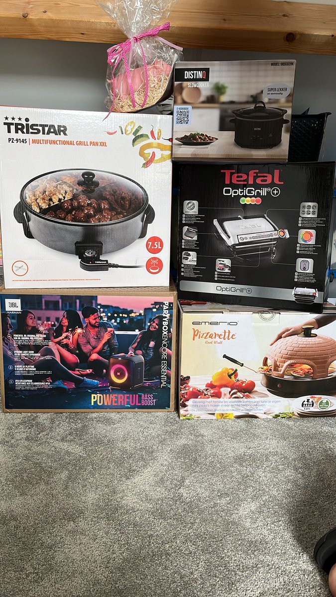 Zaterdag is het zo ver, de allerlaatste super zaterdag van dit seizoen. Een verloting met de volgende prijzen:
Kamado
JBL partybox
HD reininger
Half varken waardebon
Tefal optigrill
Pizzarette
Bol 75 
Bol 50
Hapjes pan
Slowcooker
Sfeerhaardje
2x bon chinees
2x grote vleesschotel