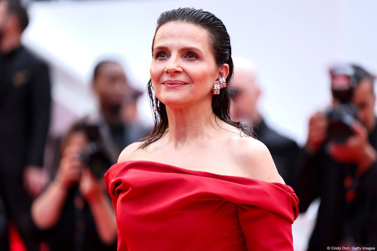 Red Steps / Montée des Marches ✨ Opening Film / Film d’Ouverture #Cannes2024 – LE DEUXIÈME ACTE (THE SECOND ACT) – QUENTIN DUPIEUX 🔎 Meryl Streep, Palme d'or d'honneur & Juliette Binoche #Cannes2024 #HorsCompétition #OutOfCompetition #Ouverture #OpeningFilm #OpeningCeremony