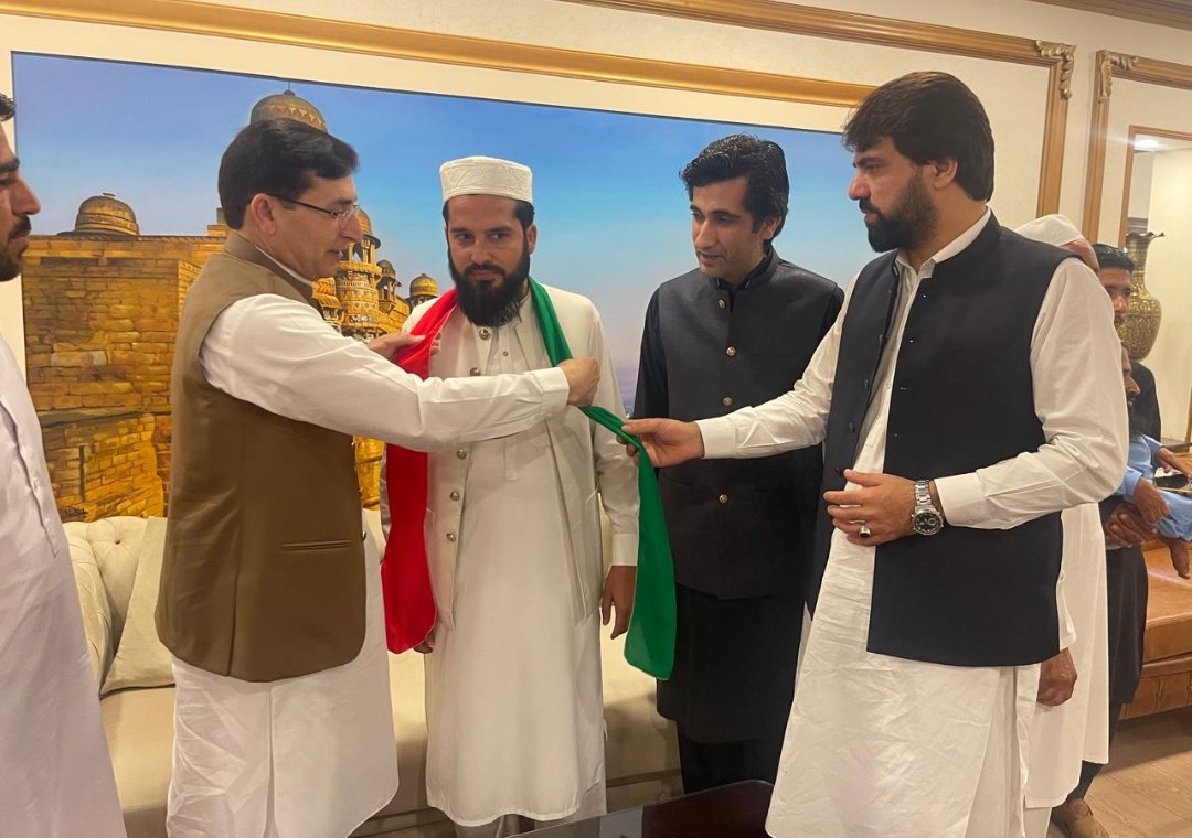 SyedshahAhad's tweet photo. نوشہرہ پیرسباق سے تعلق رکھنے والے سابق جنرل سیکرٹری
پاکستان عوامی تحریک پیرمنیب احمد کا بیرسٹر گوھر علی خان اور ایم این اے سید شاہ احد علی شاہ کی موجودگی میں پاکستان تحریک انصاف میں شمولیت بیرسٹر گوھر خان نے مفلر پہنایا ایم این اے شاھد خٹک بھی موجود ۔
#MNA #NA33 #SyedShahAhad https://t.co/C4uOnfxf8d