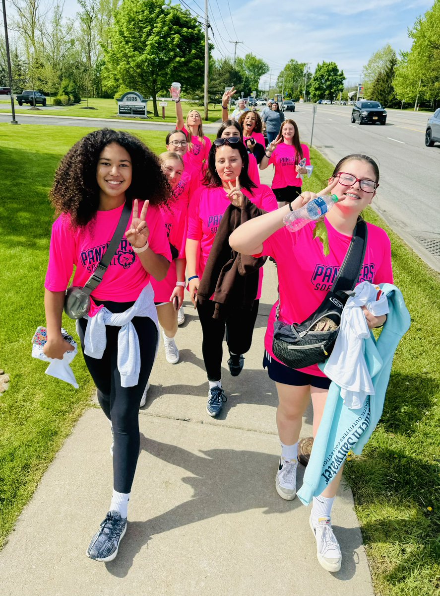 Sweet Home Softball taking on the Summit Autism Walk raising a total of $920!!! So proud of these ladies for giving back to their community for a wonderful cause 💙💛 @SHCSDAthletics