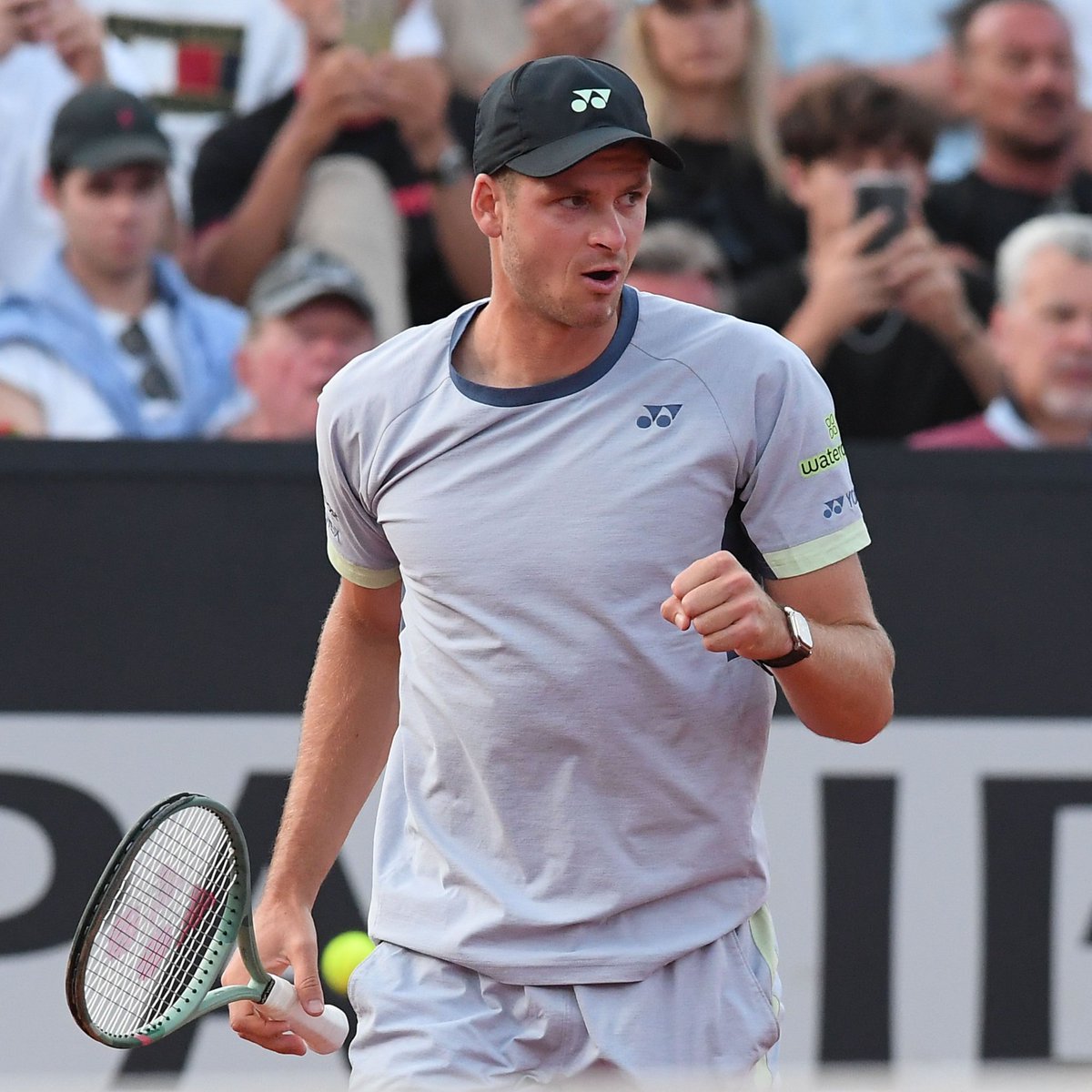 Well hello, #IBI24 quarterfinals 👋 Congratulations to our former champ @HubertHurkacz for reaching the final 🎱 in Rome after a 5-7, 7-6, 6-4 win over Baez 🙌. Congrats to our reigning champ, Sebastian Baez, on a great run.