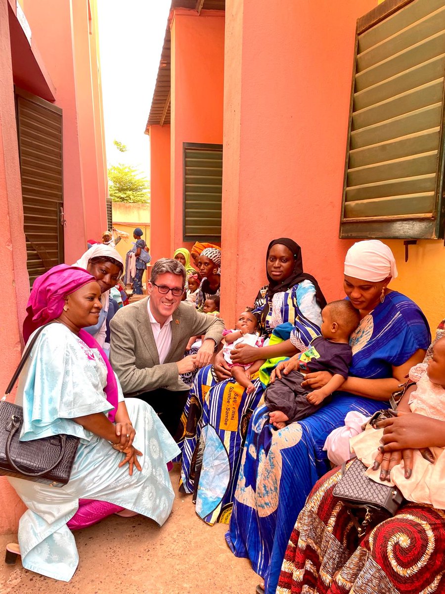 CanEmbMali's tweet photo. #Health is a fundamental sector of support from 🇨🇦 to 🇲🇱. Our ambassador visited the CSCOM U of #Banconi which, with the support of 🇨🇦, offers quality front-line care and appropriate support in reproductive health and women's rights in this popular neighborhood of #Bamako. #CLEFS https://t.co/6sWE9JBcAj