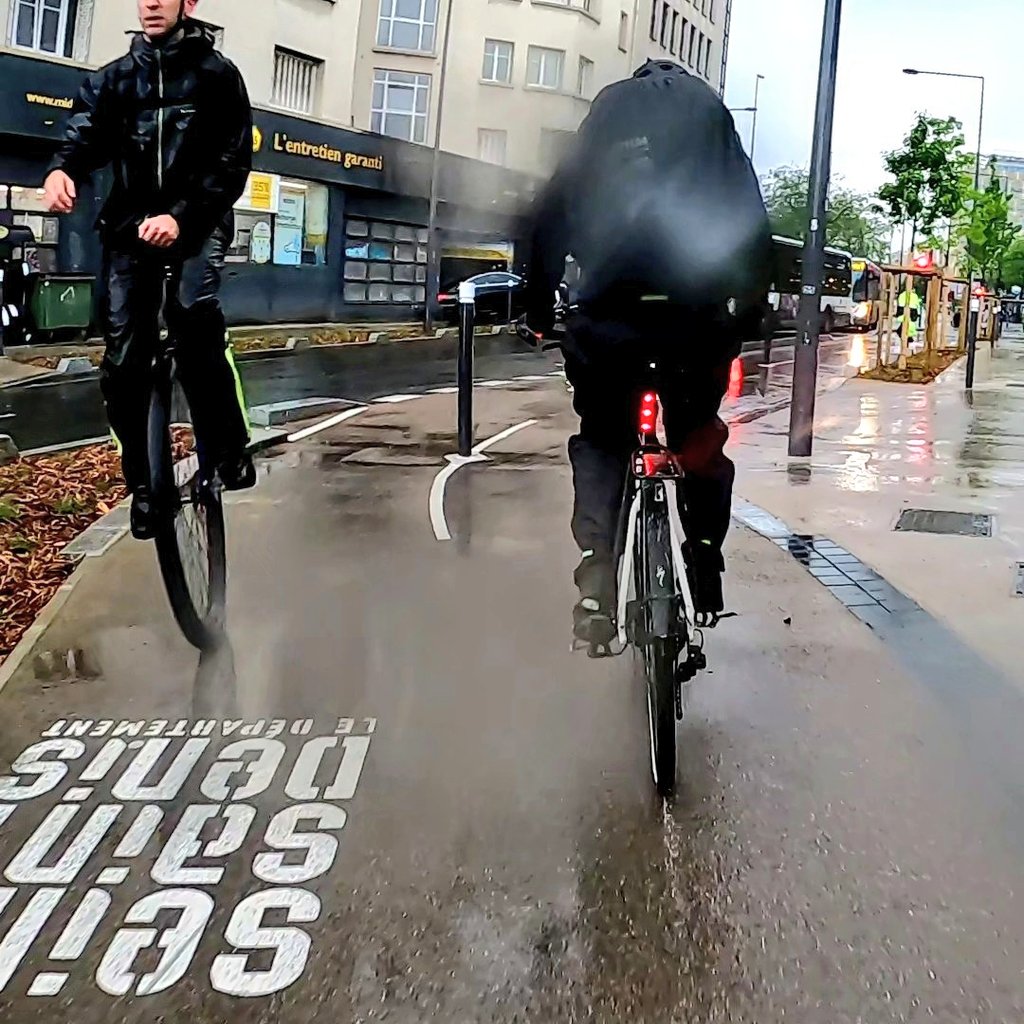 On croise des velotaffeurs de tout genre le matin à Montreuil (~ 8h30) 😊 #CyclisteUrbain