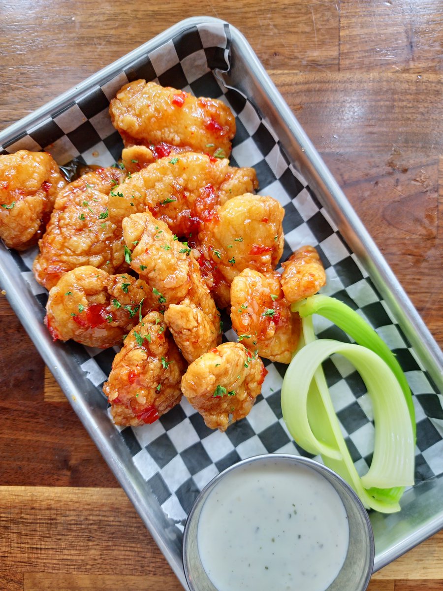 Calling all happy hour champions! Join us at Amerisports for our weekday Power Play Happy Hour, featuring 1/2 off selected appetizers and $2 off selected beer, wine, and spirits! 🍻🍗 Learn more: bit.ly/3JNfmEx