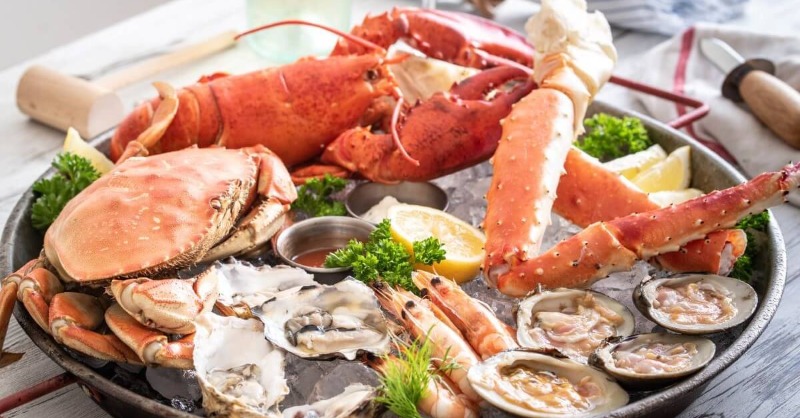 AllergicLiving's tweet photo. Check out this 'primer' on all things #shellfishallergy, the most common allergy in North American adults. You'll know your crustaceans from your mollusks &amp; sneaky places shellfish hide + learn strategies for avoiding cross contact. Will you have to give up ocean swims? Find out: