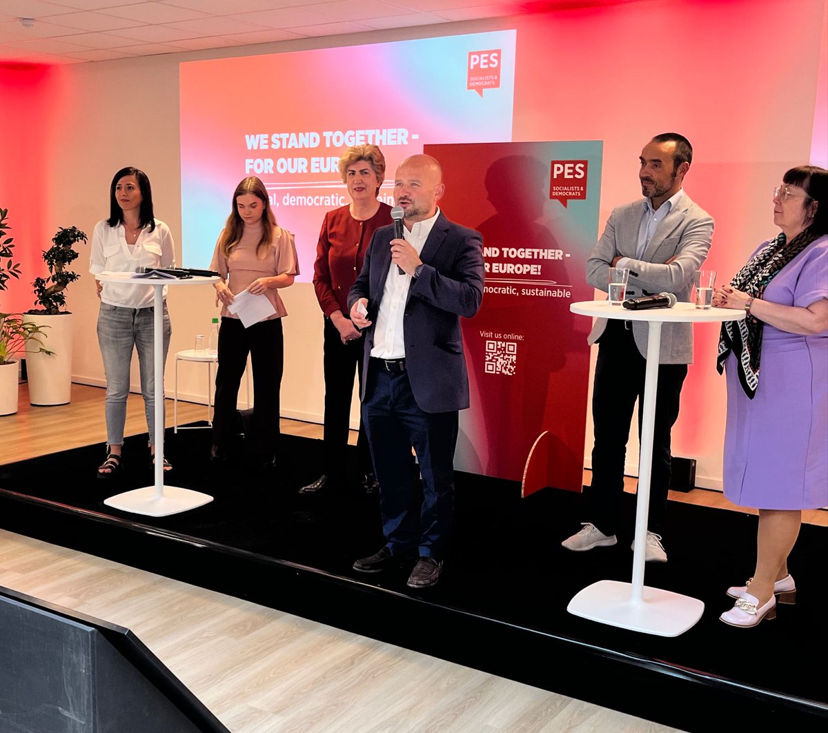Our deputy Sec Gen @yonnecpolet is introducing the speakers of tonight: @MJRodriguesEU , #BrunoTobback, @EstherLynchs, @DuyCelik and @Sofie_Stage. 🗣️ Let's continue to be mobilised in the last weeks. Together with Nicolas we can win these elections.