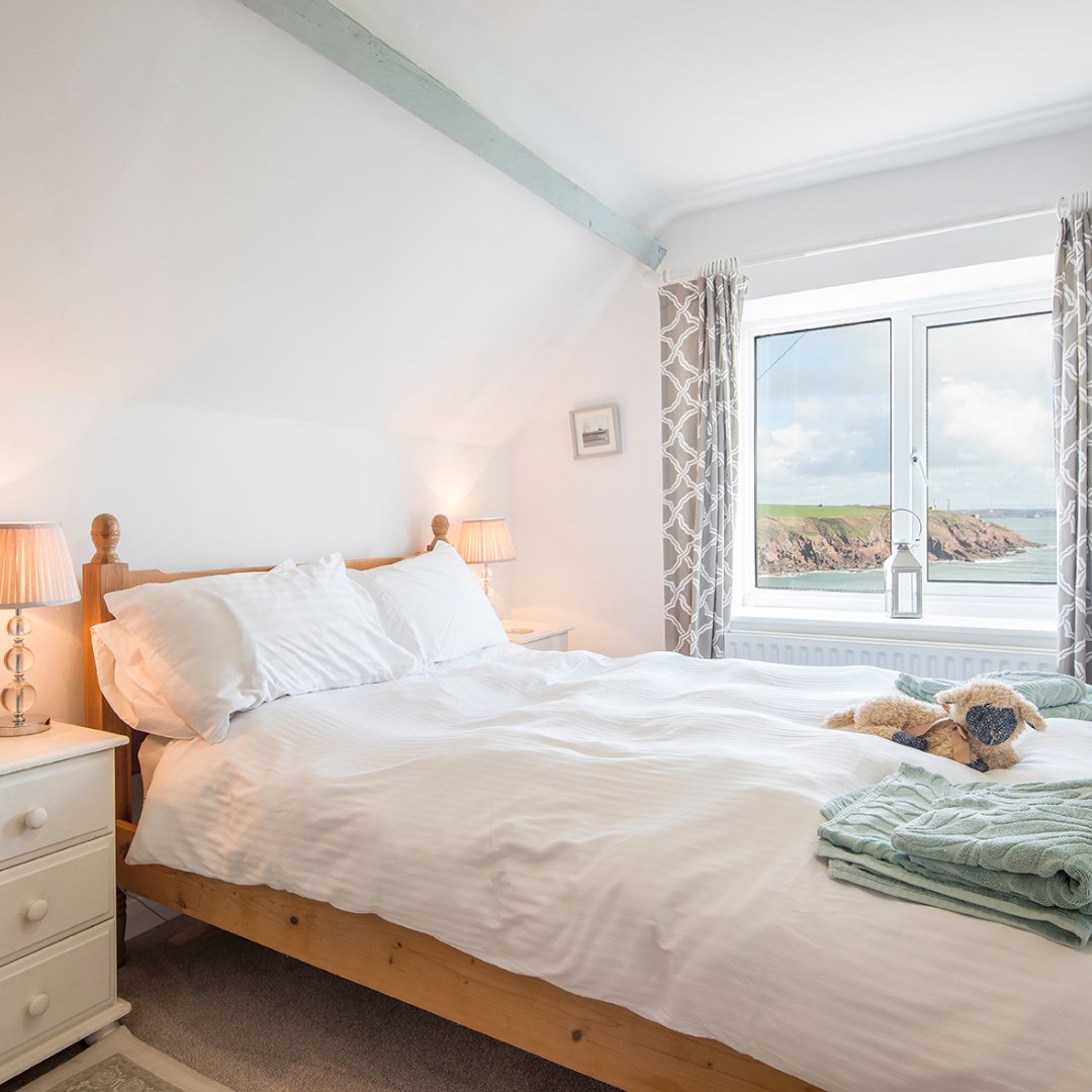 WHITSUN: Trinity Cottage nr Dale | 25/05-01/06 | NOW £717

🛏️ Sleeps 4
🐶 #DogFriendly
🌊 #SeaViews
🏖️ Walk to beach
🌺 Shared garden
🥾 On the Coast Path
🍽️🛍️🛥️ Short drive to amenities & activities

👉️l8r.it/E5jJ

#visitpembrokeshire #visitwales #coastalcottages