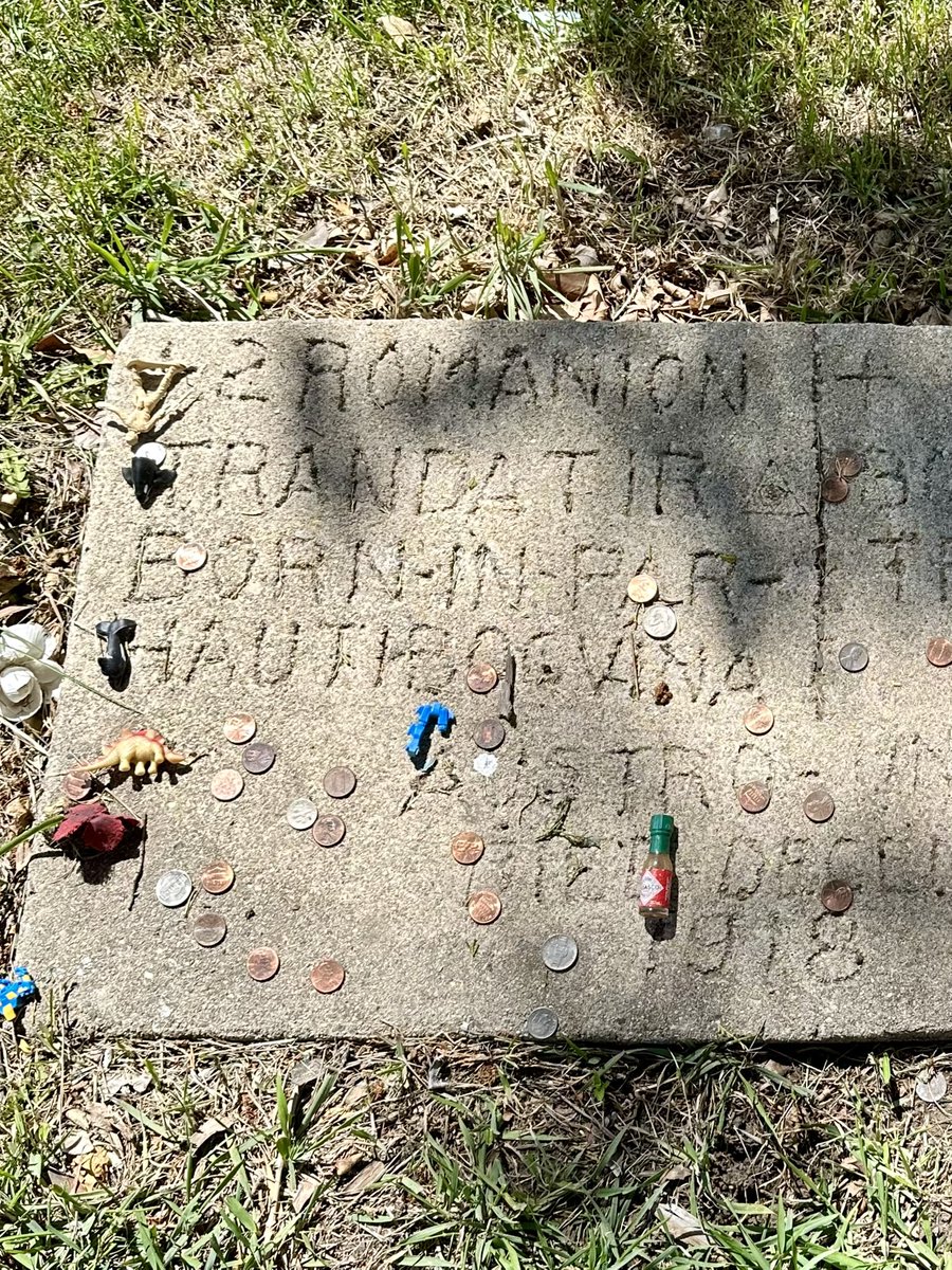 Did you know there’s a VAMPIRE (allegedly) buried in a Lafayette, Colorado cemetery? I visited the grave to see the source of this local myth for myself. Here lies Fodor Glava a native of Transylvania. Died in Lafayette in 1918. More info in 🧵