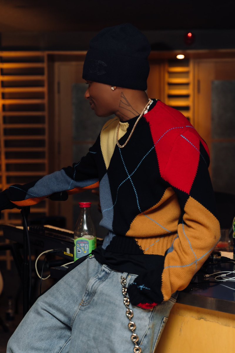 POV: One thing you like about Wizkid? Me: Totally in love with his simplicity.