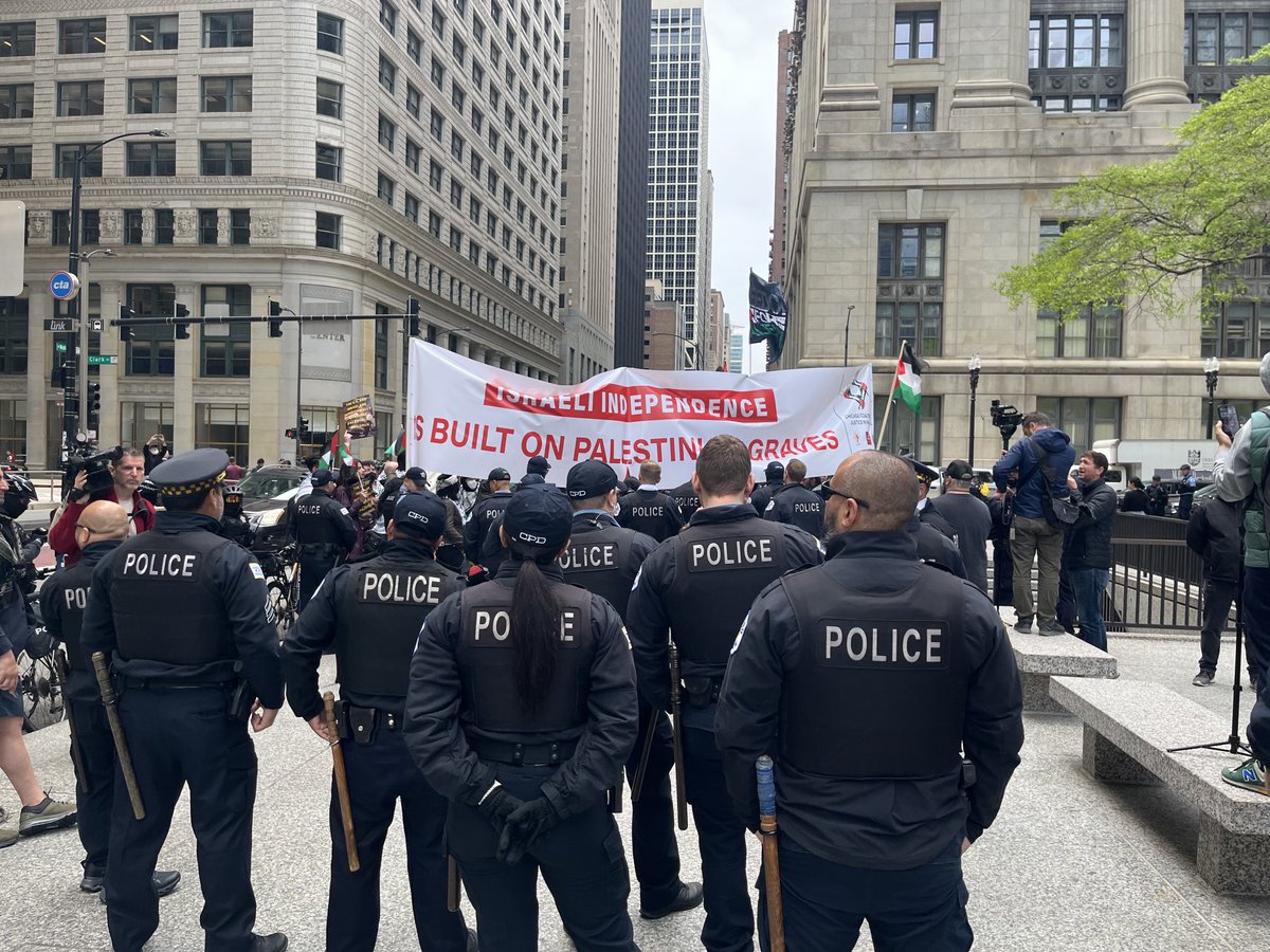 Chicago police separating Palestine counter protesters from Israeli flag raising event in Daley Plaza
