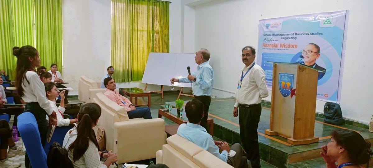 UniversityMonad's tweet photo. students participated in question answer session.
#Schoolofmanagement
#Workshopglimpse
#Managementstudents
#MonadUniversity
#BestUniversity
#BestinNCR
#Studentexposure
#creativityfound
#admissionopen2024_25 https://t.co/RxhLpt5X9w