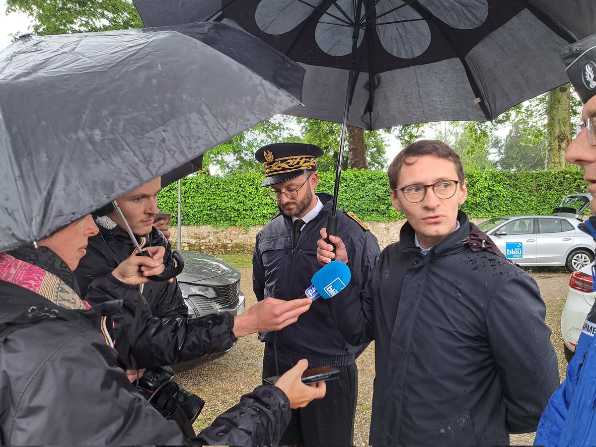 Lancement à Ribérac d'une opération Place nette en Dordogne aux côtés de M. le secrétaire général de la préfecture et du colonel commandant le gpt de Gie. Ctrl d'identité, ctrl de véhicules, opération anti stupéfiants... pour lutter contre toute forme de délinquance.